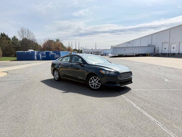Used 2015 Ford Fusion SE FWD image 2