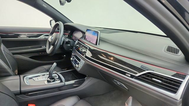 Used 2022 BMW 750i xDrive w/ Executive Package AWD/4WD image 20