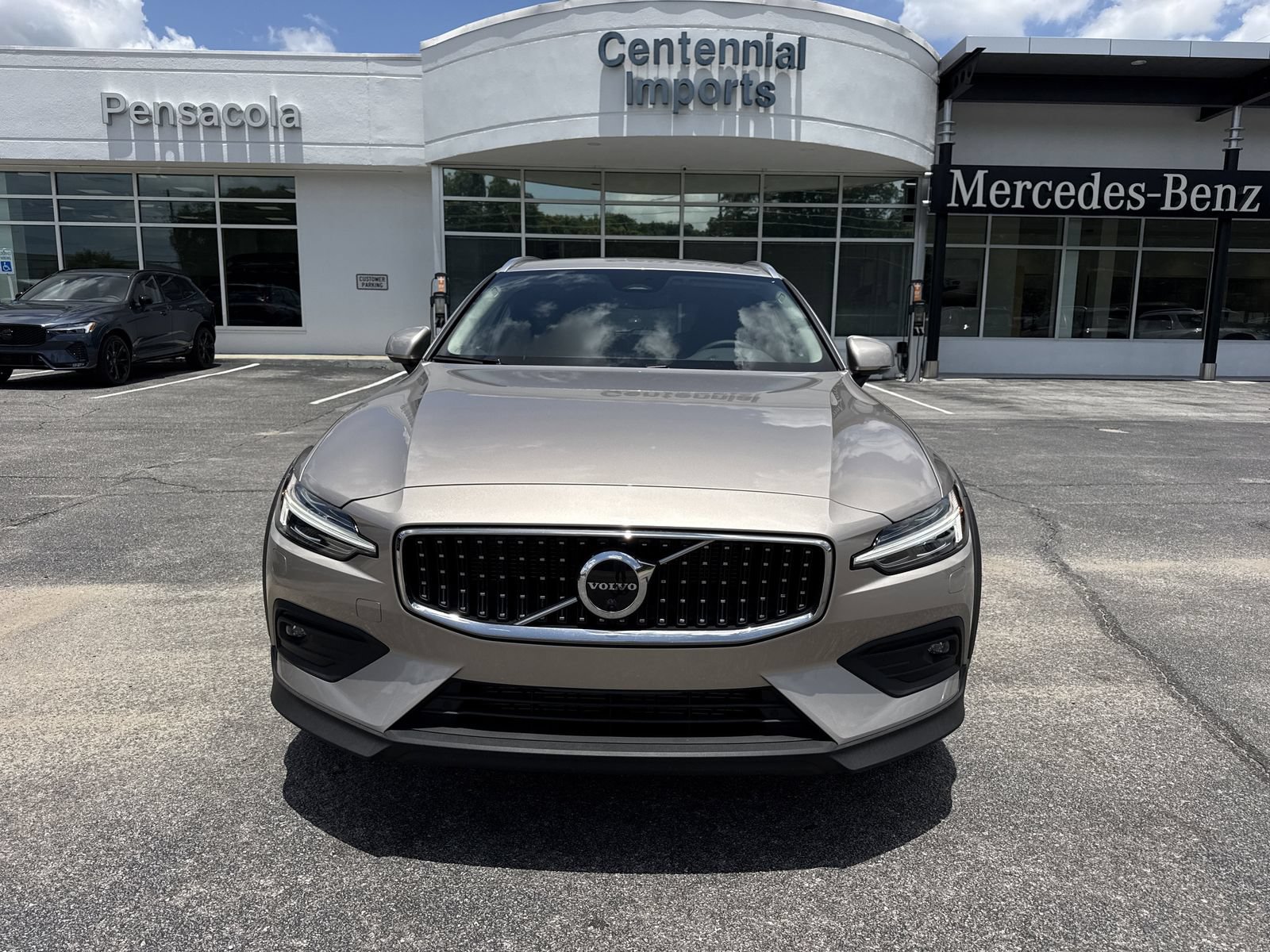 New 2026 Volvo V60 B5 Cross Country Plus w/ Protection Package Premier AWD/4WD image 8