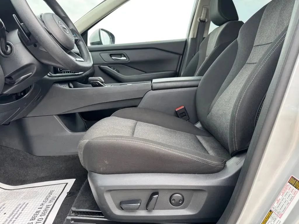 Used 2024 Nissan Rogue SV FWD image 9