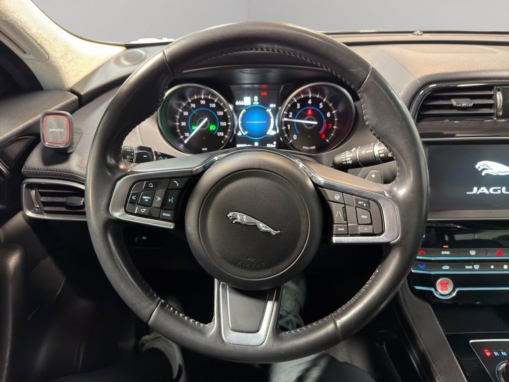 Used 2020 Jaguar F-PACE Prestige image 10