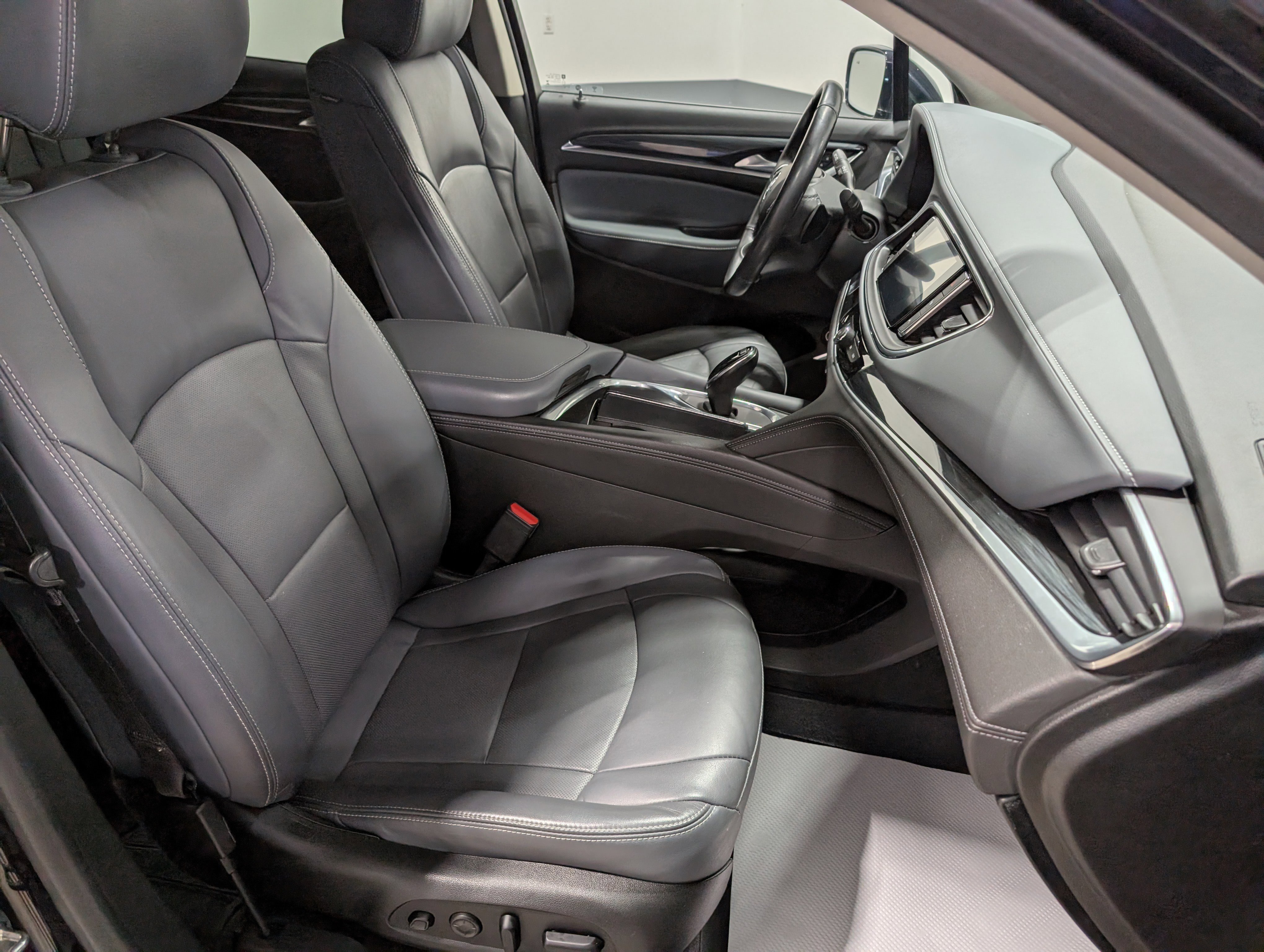 Used 2020 Buick Enclave Premium w/ Sun and Sites Package image 21