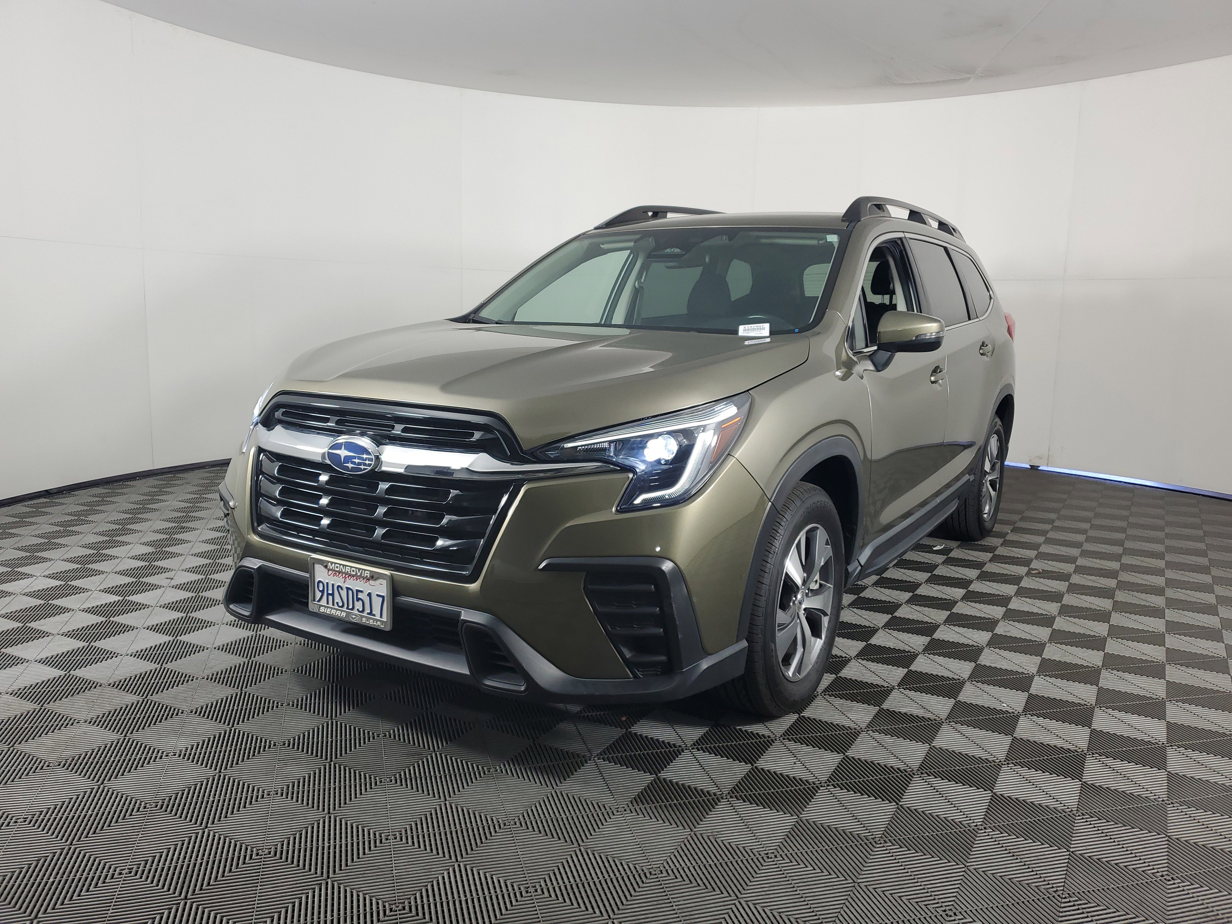 Used 2023 Subaru Ascent Premium image 8