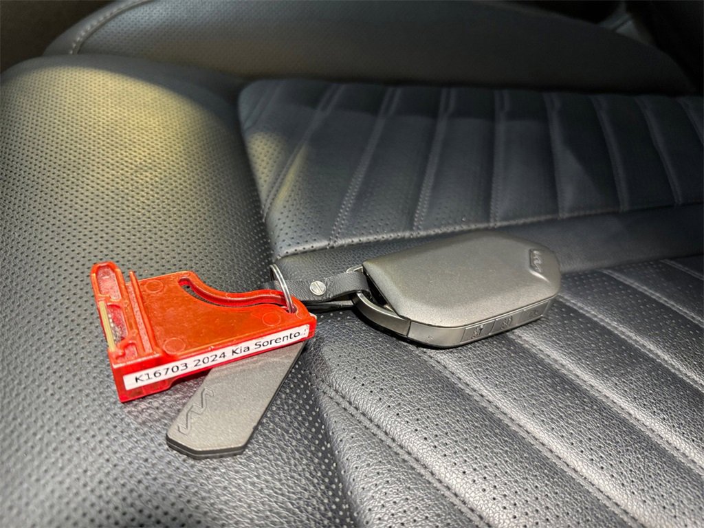 Certified 2024 Kia Sorento SX Prestige image 32