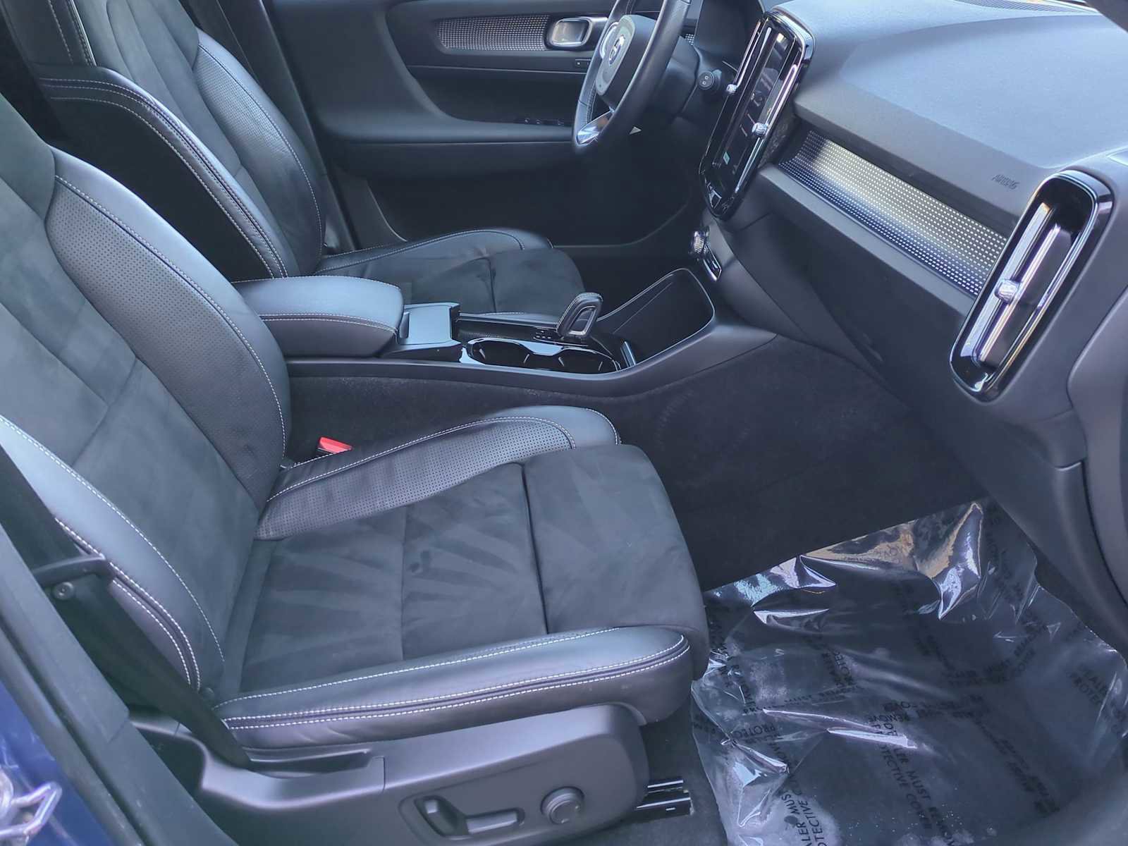 Used 2021 Volvo XC40 P8 Recharge w/ Advanced Package image 21