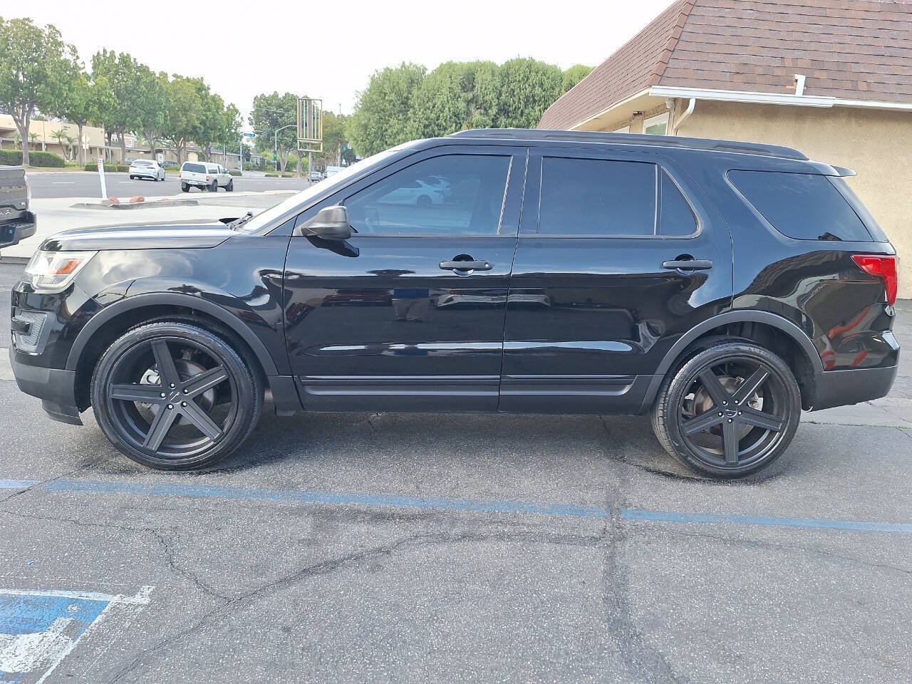 Used 2016 Ford Explorer FWD image 10