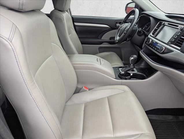 Used 2018 Toyota Highlander XLE FWD image 28