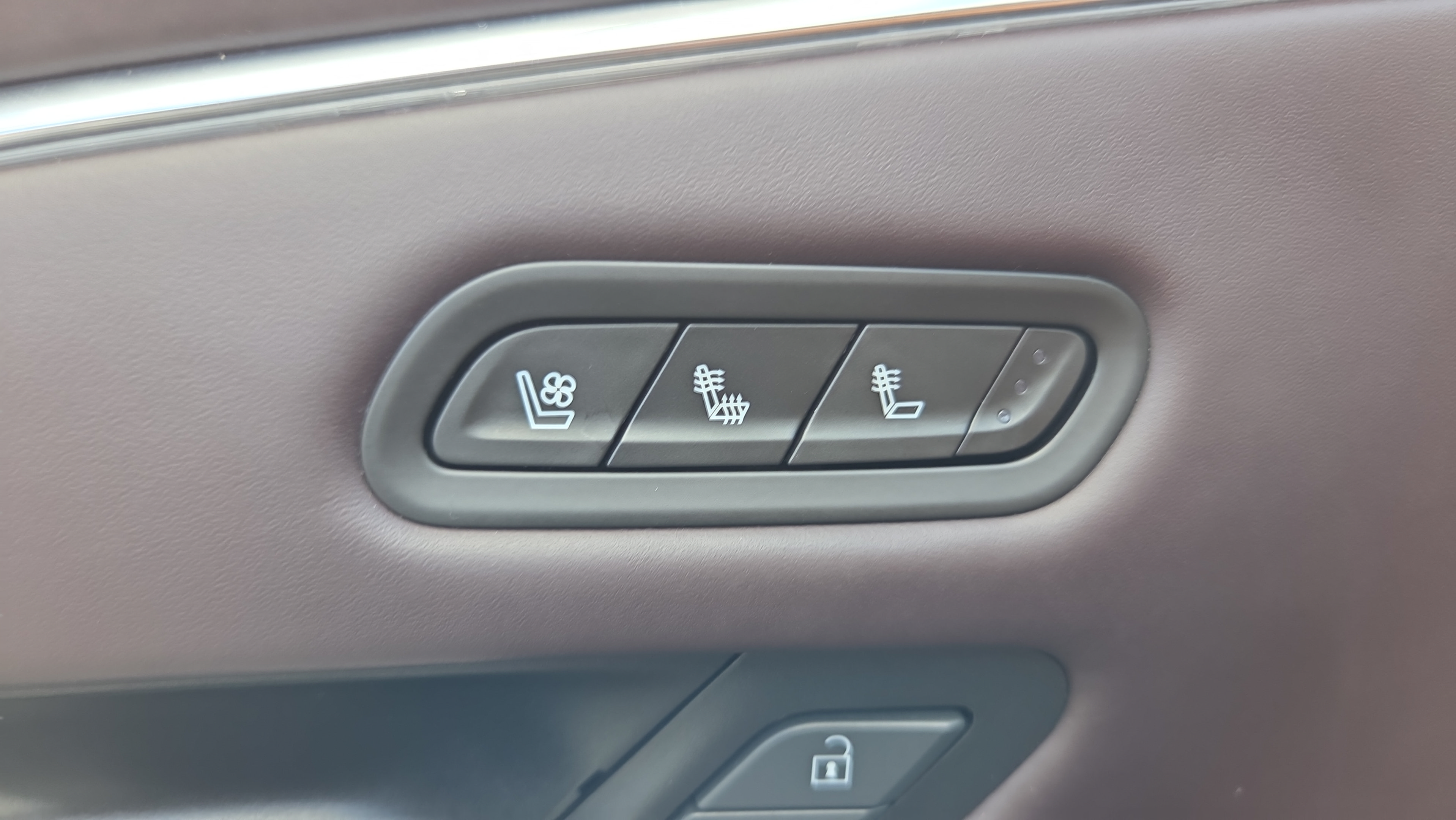 Used 2021 Cadillac Escalade ESV Sport Platinum w/ Heavy-Duty Trailer Package AWD/4WD image 30