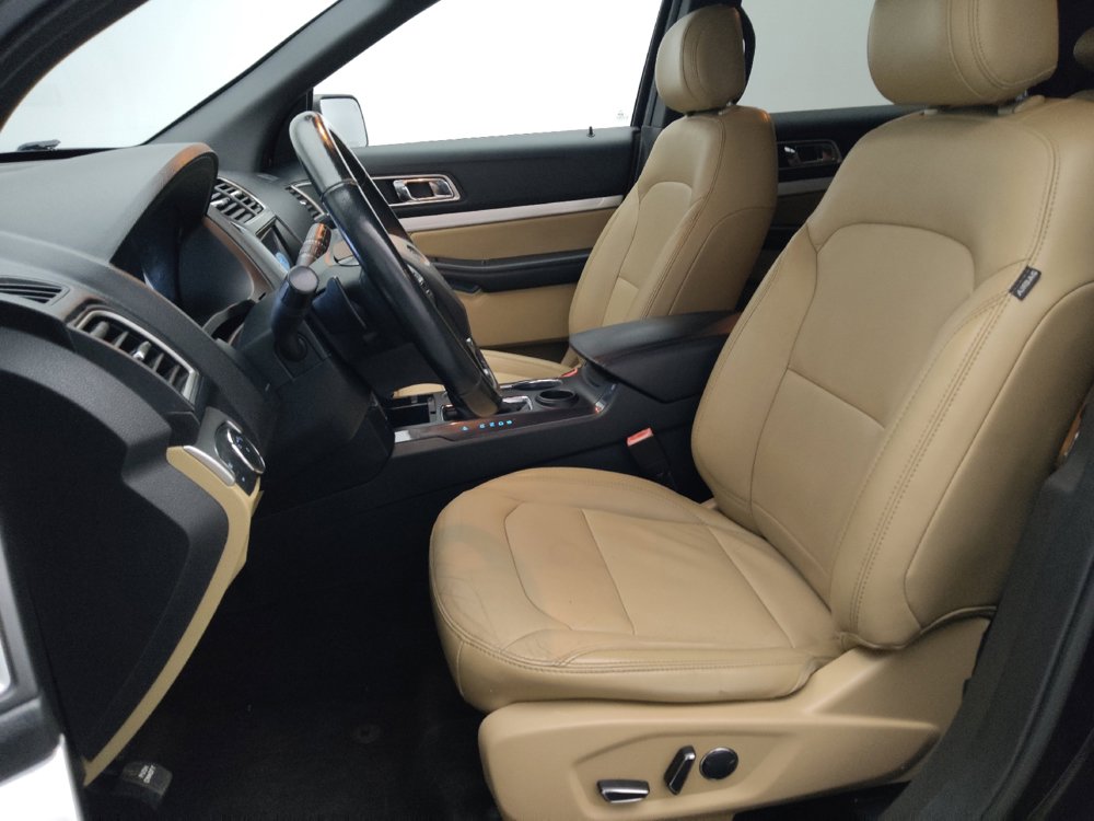 Used 2017 Ford Explorer XLT w/ Equipment Group 202A FWD image 17