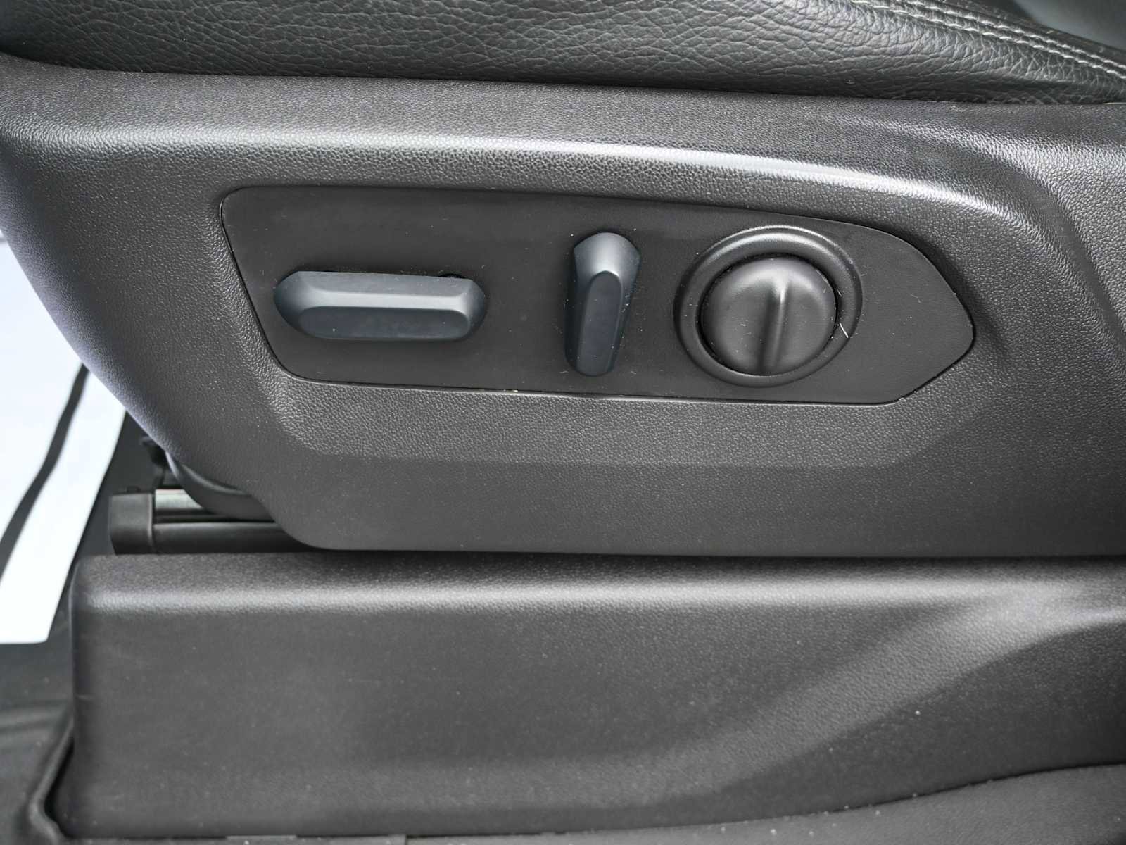 Used 2022 GMC Sierra 3500 Denali w/ Denali Ultimate Package image 35