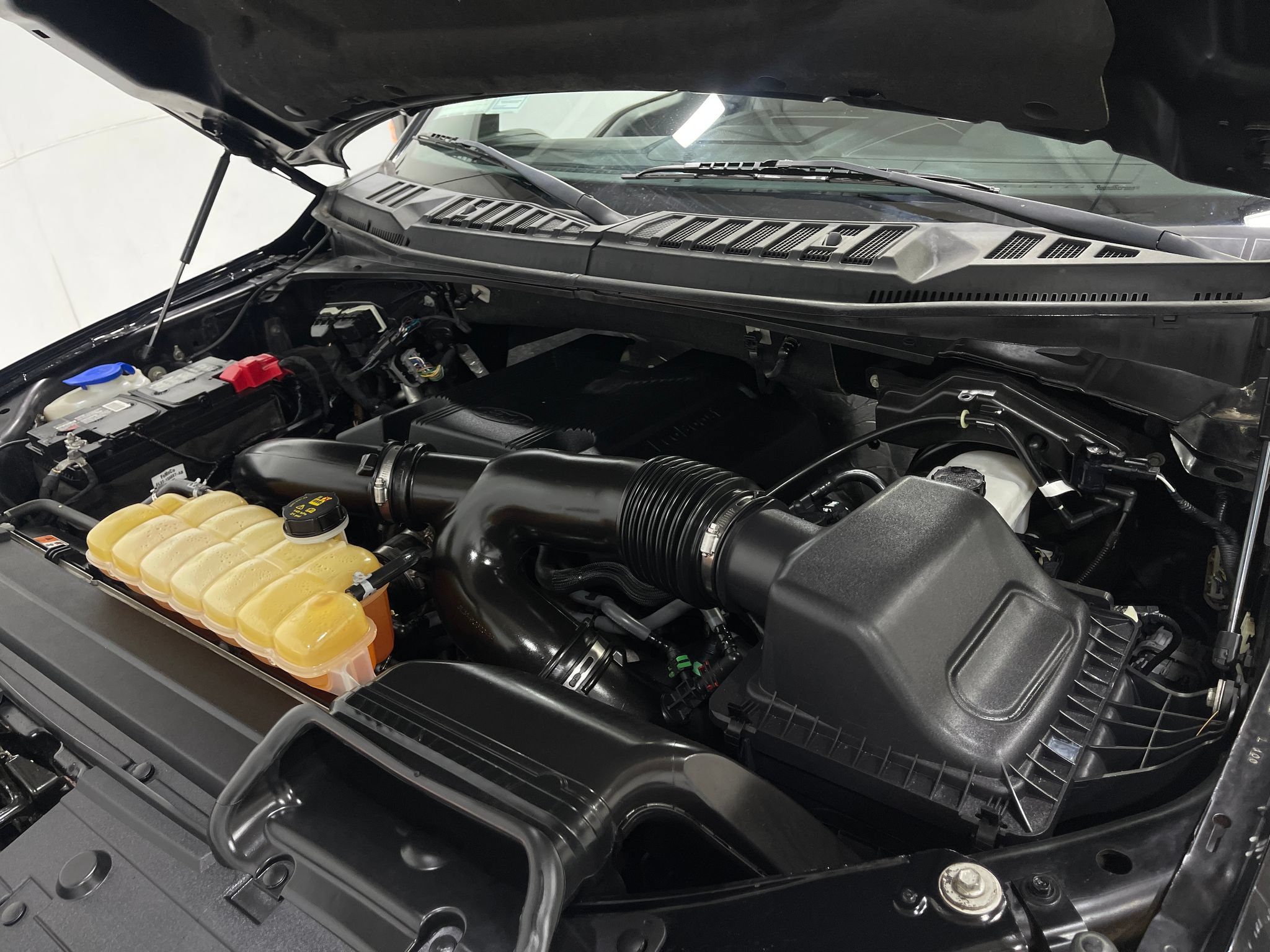 Used 2018 Ford F150 Lariat w/ Equipment Group 501A Mid AWD/4WD image 27
