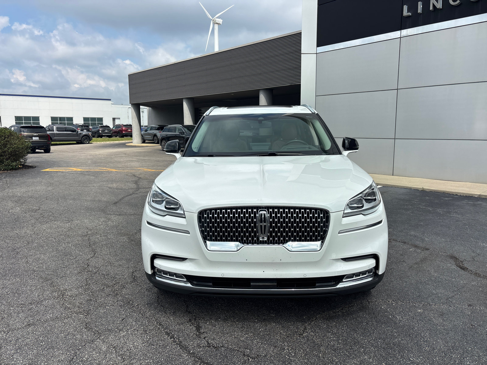 Used 2020 Lincoln Aviator Reserve w/ Equipment Group 202A AWD/4WD image 2