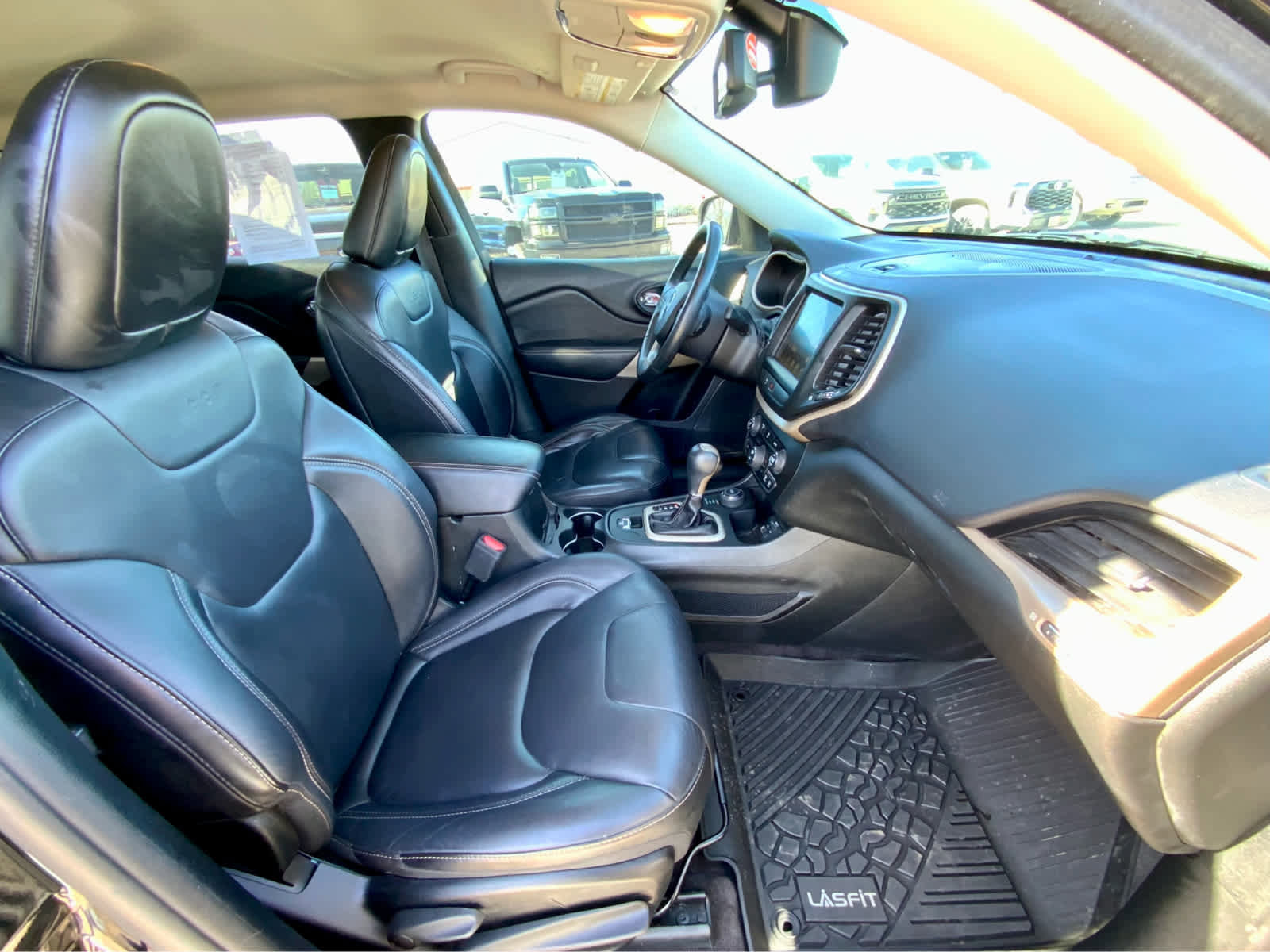 Used 2018 Jeep Cherokee Limited image 23