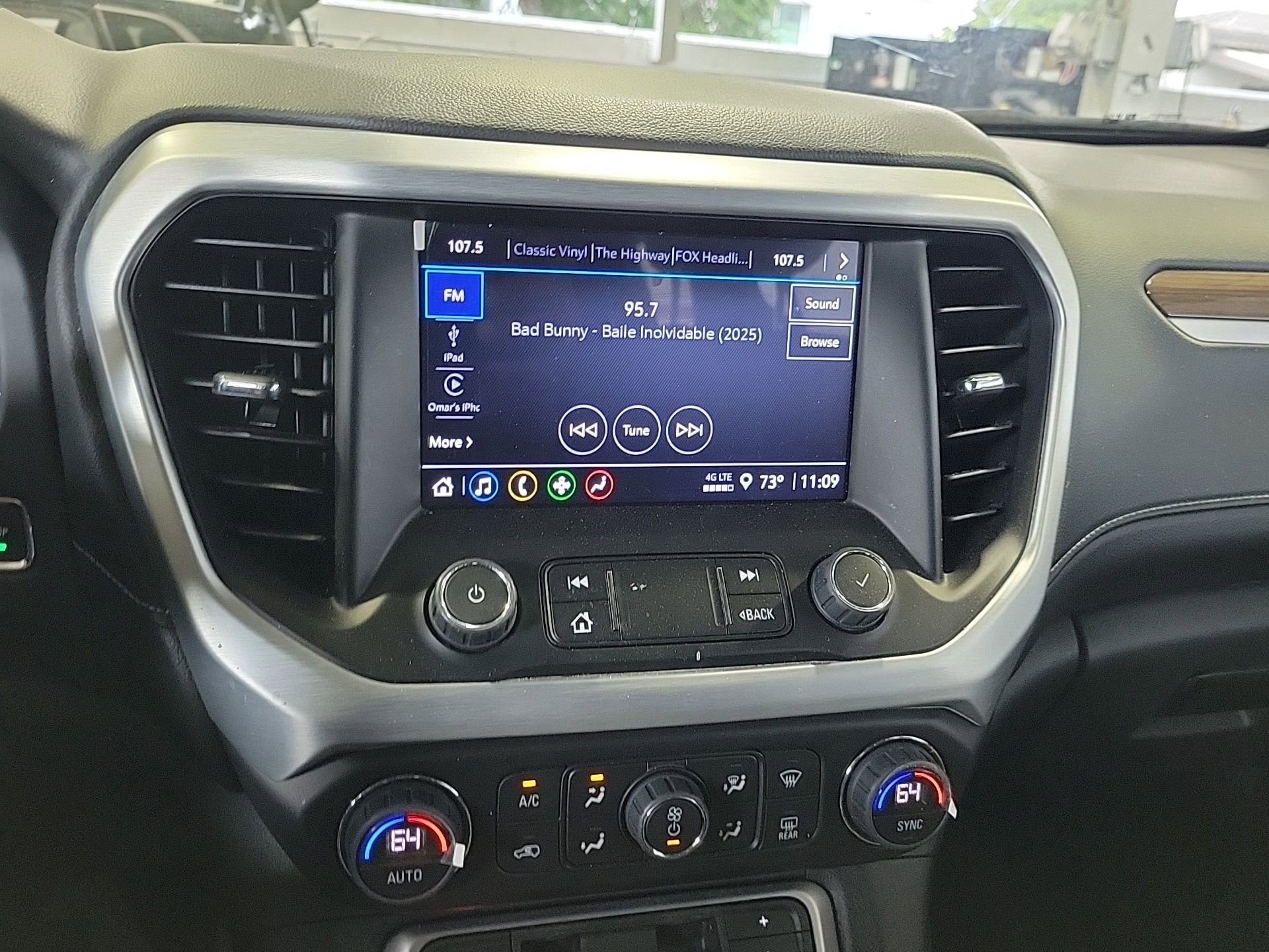 Used 2023 GMC Acadia SLE image 29