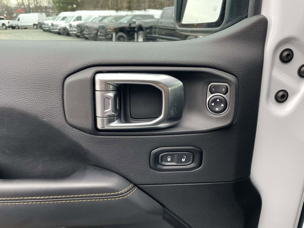 Certified 2025 Jeep Wrangler Sahara image 25