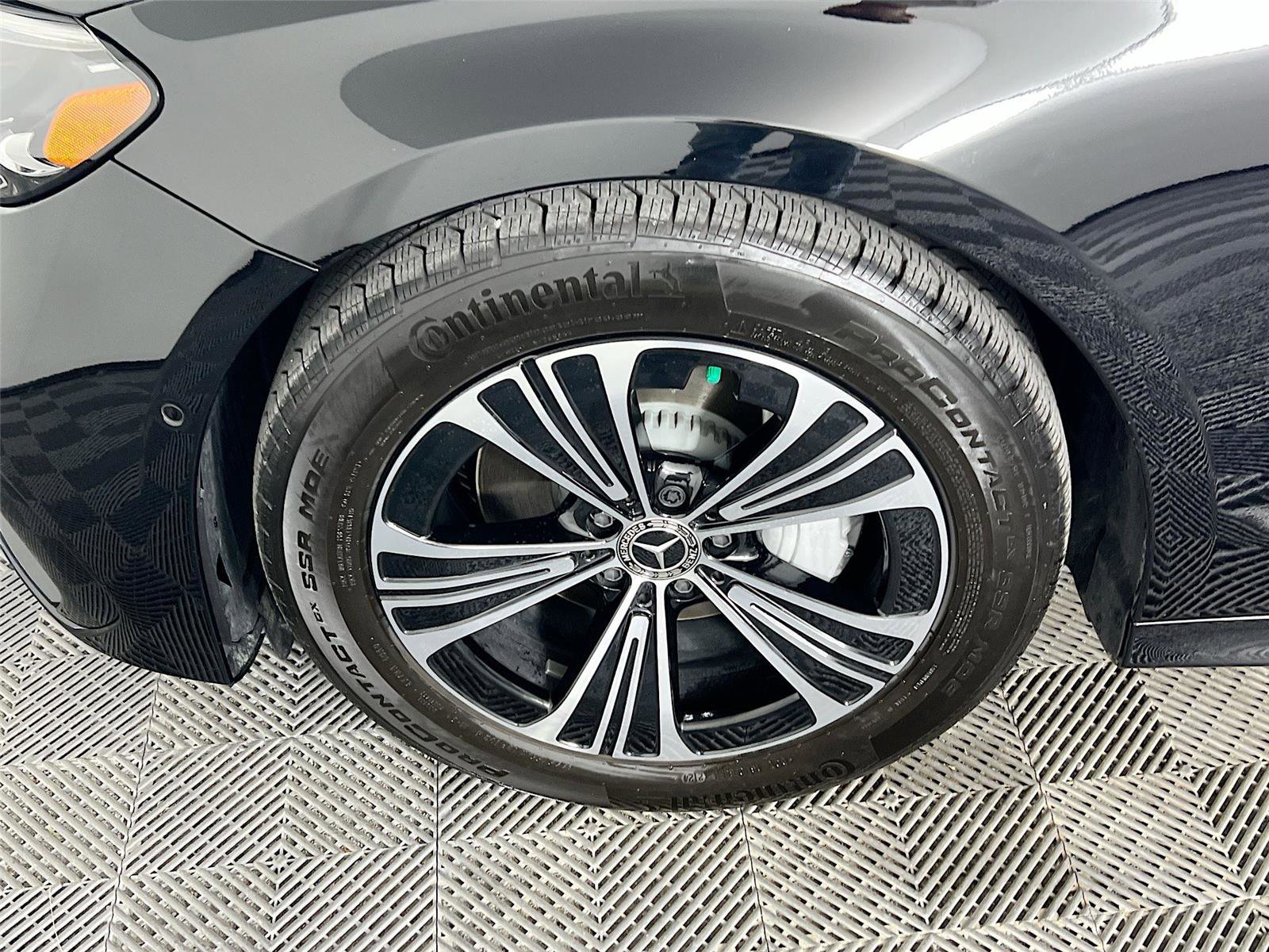 Used 2025 Mercedes-Benz E 350 4MATIC Sedan image 32