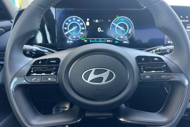 Used 2025 Hyundai Elantra SEL FWD image 28