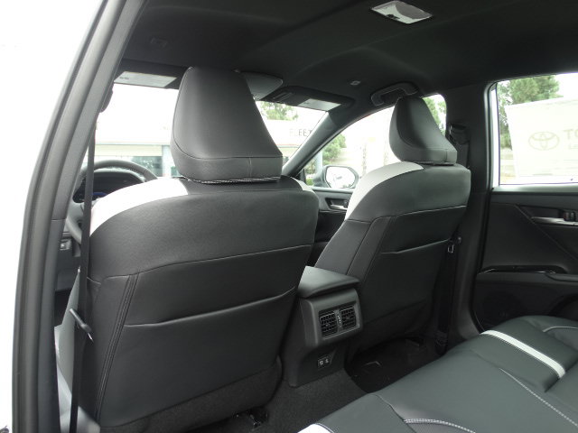 New 2026 Toyota Camry Hybrid FWD image 12