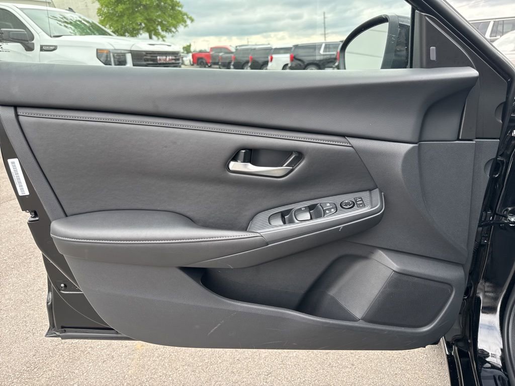 Used 2025 Nissan Sentra SV FWD image 10