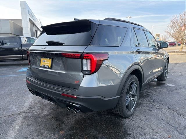 Used 2025 Ford Explorer ST image 5