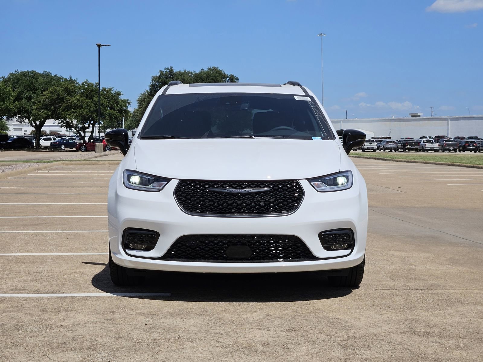 New 2025 Chrysler Pacifica Limited FWD image 7