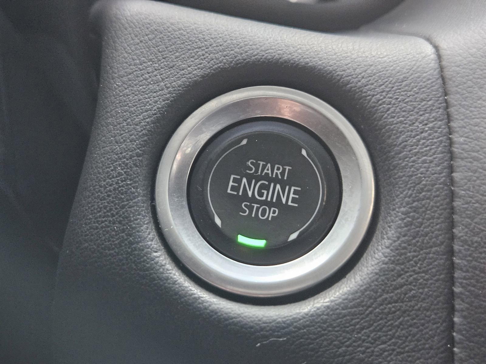 Used 2024 GMC Yukon XL AT4 w/ AT4 Premium Package AWD/4WD image 25