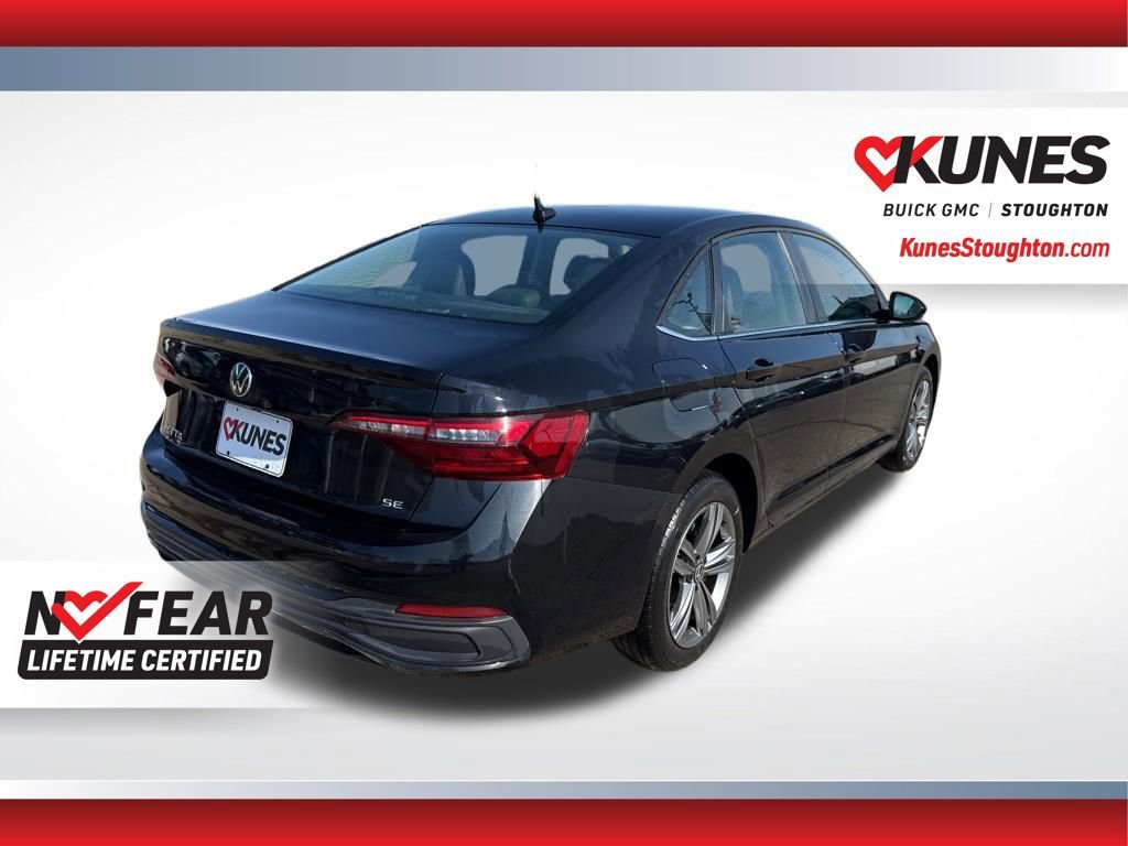 Used 2024 Volkswagen Jetta SE image 10