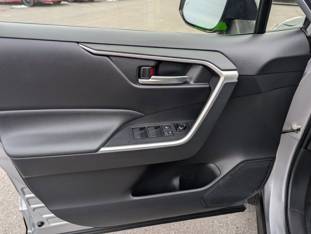 Used 2019 Toyota RAV4 XLE w/ Convenience Package image 14