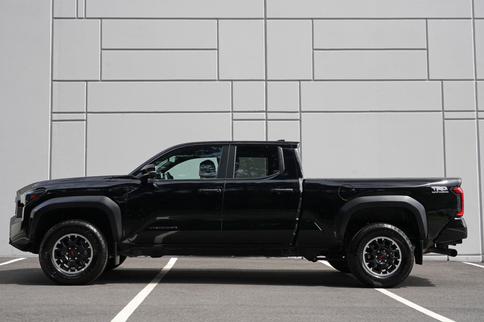 Used 2024 Toyota Tacoma TRD Off-Road w/ TRD Off Road Premium Package AWD/4WD image 9