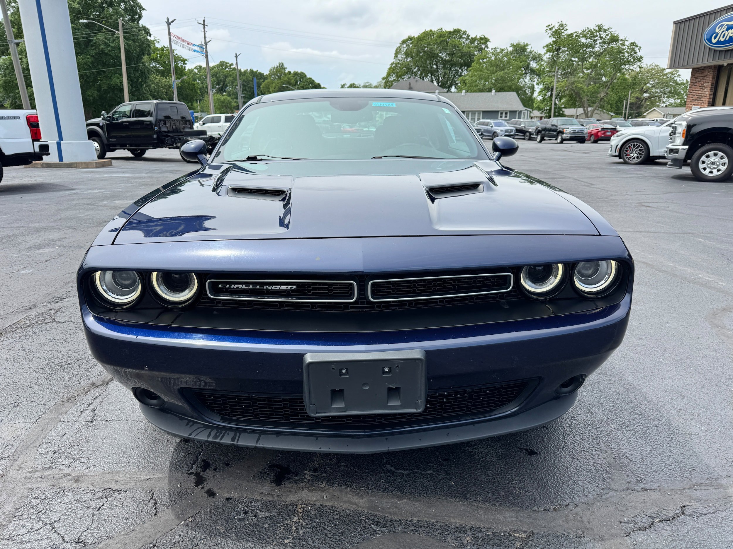 Used 2016 Dodge Challenger SXT w/ Driver Convenience Group RWD image 2
