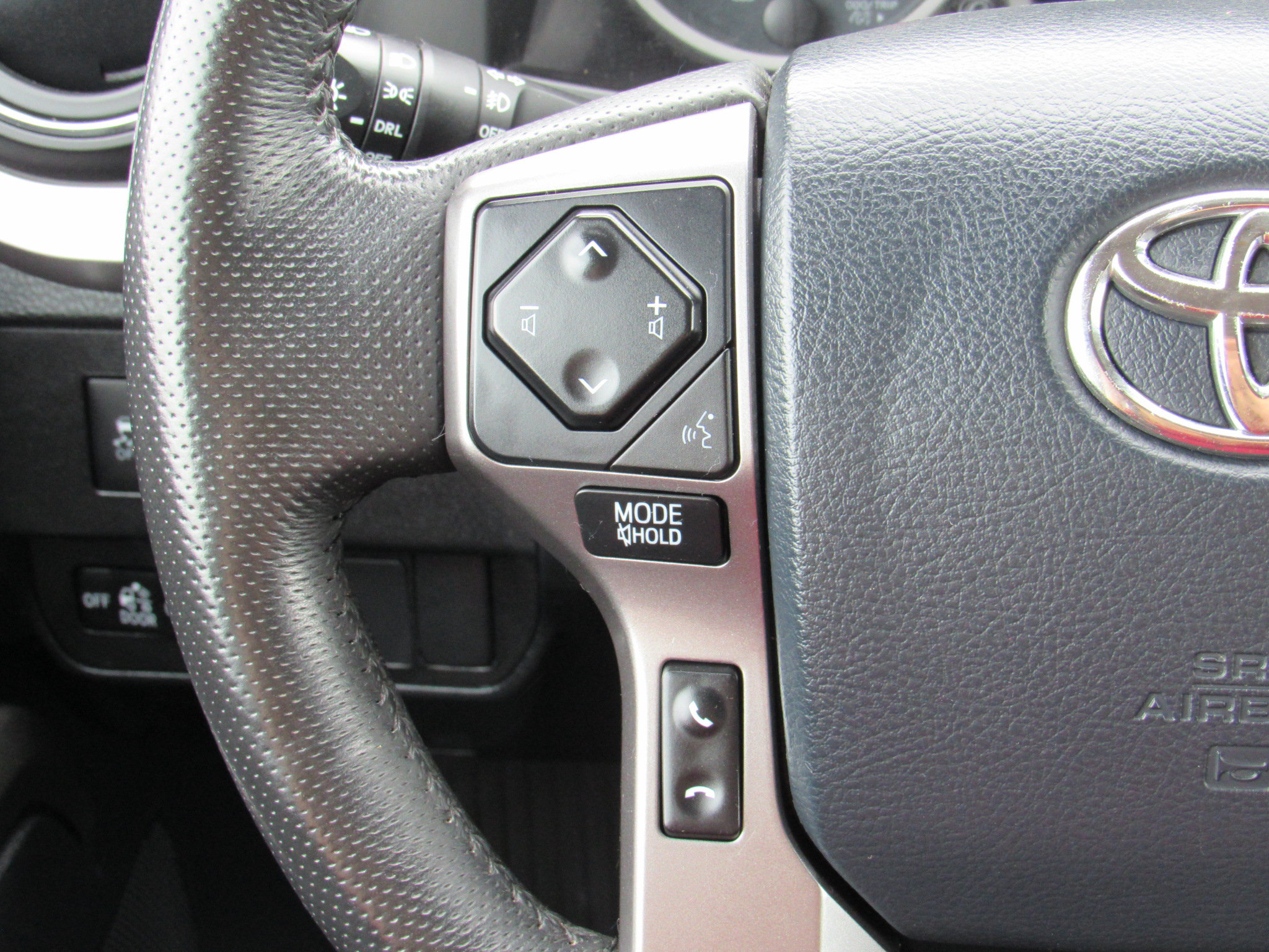 Used 2020 Toyota Tacoma SR5 w/ Blackout Package AWD/4WD image 20