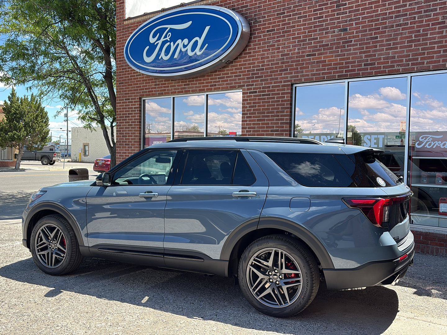 New 2026 Ford Explorer ST w/ Sun And Sound Package AWD/4WD image 2