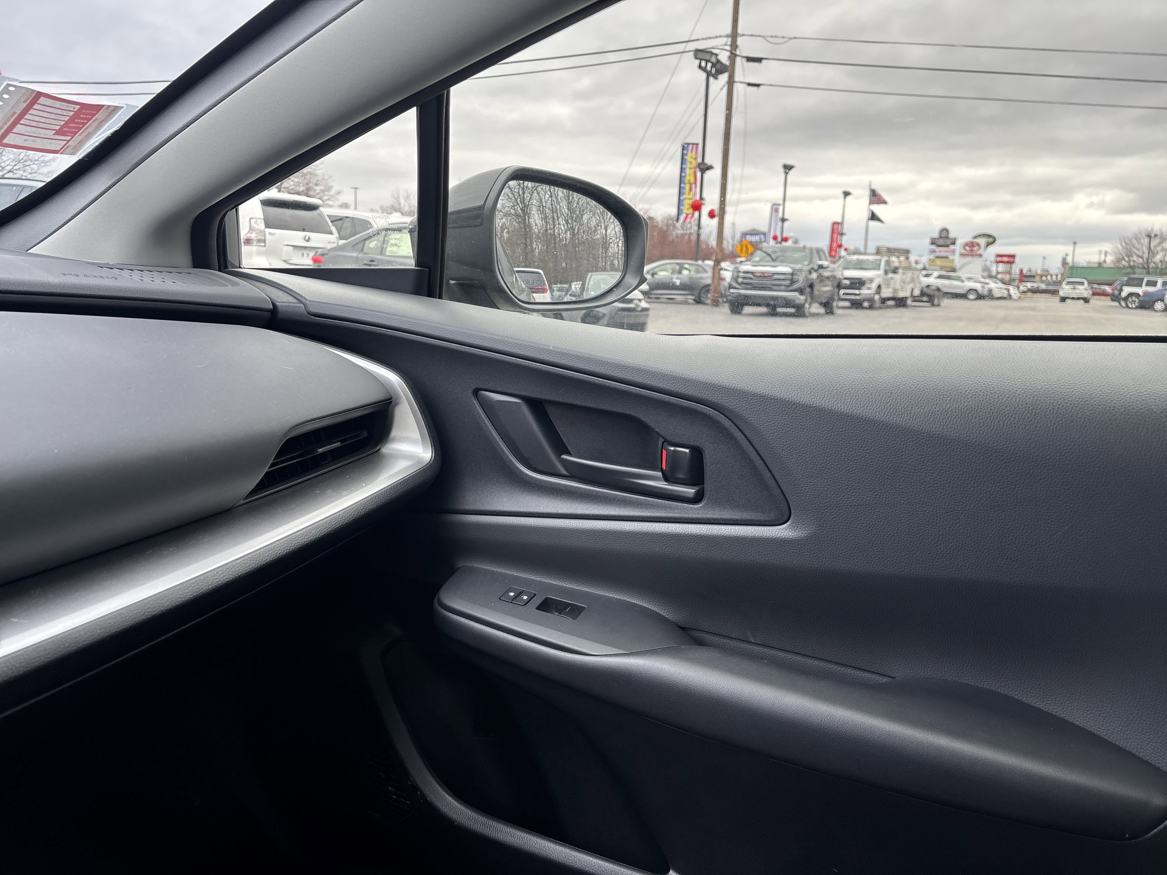 Used 2024 Toyota Prius LE image 23