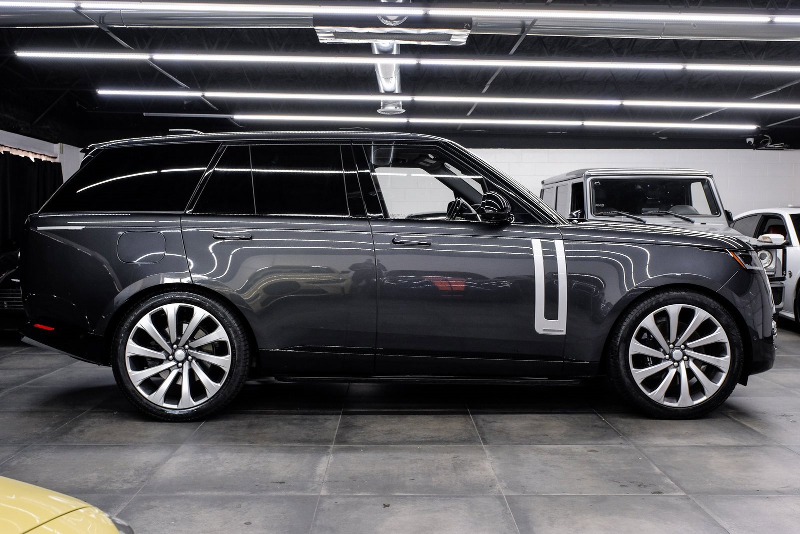 Used 2023 Land Rover Range Rover Autobiography image 12