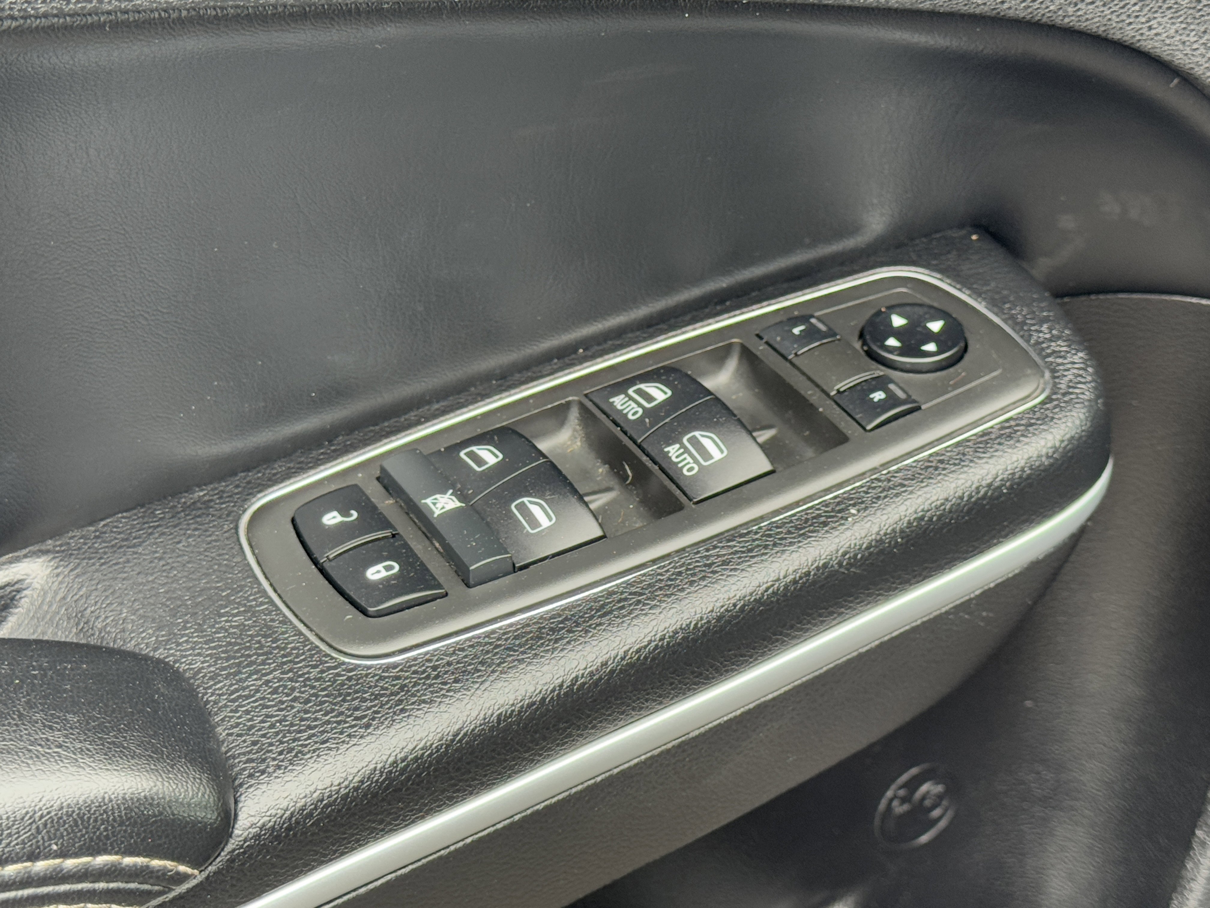 Certified 2021 Chrysler 300 S image 19