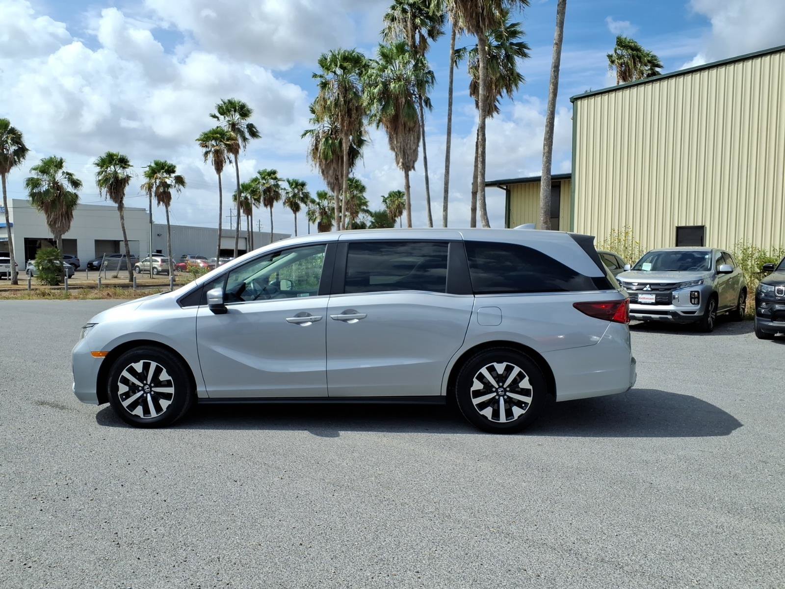 Used 2025 Honda Odyssey EX-L image 5