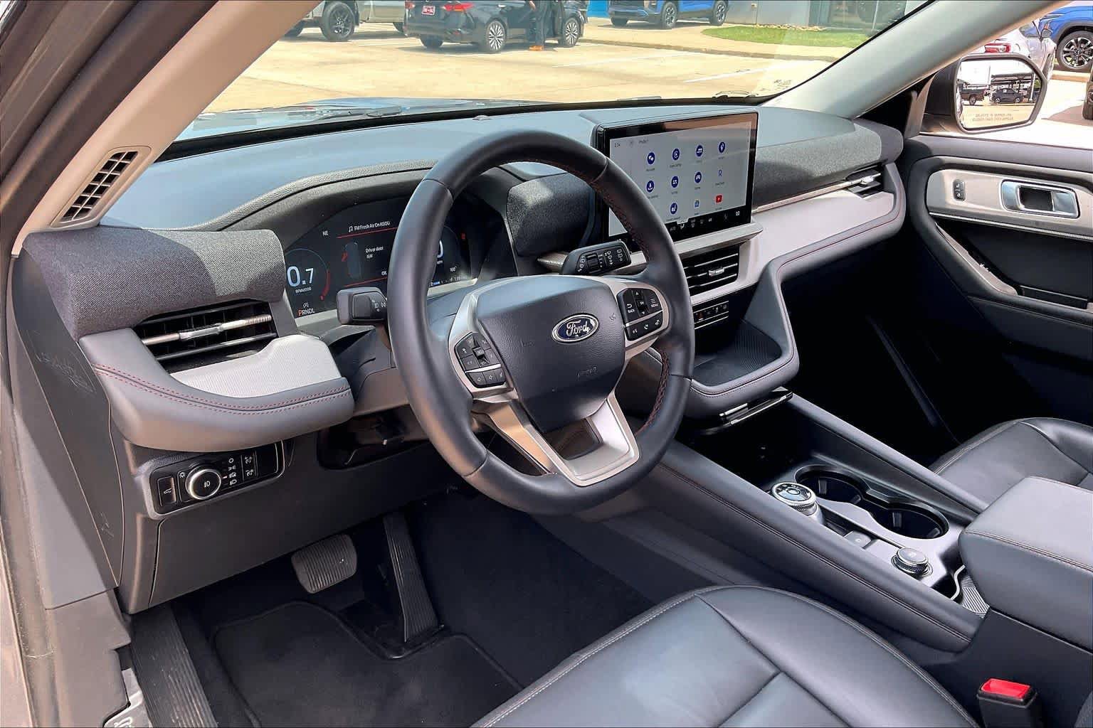 Used 2025 Ford Explorer Active w/ Active Comfort Package AWD/4WD image 16