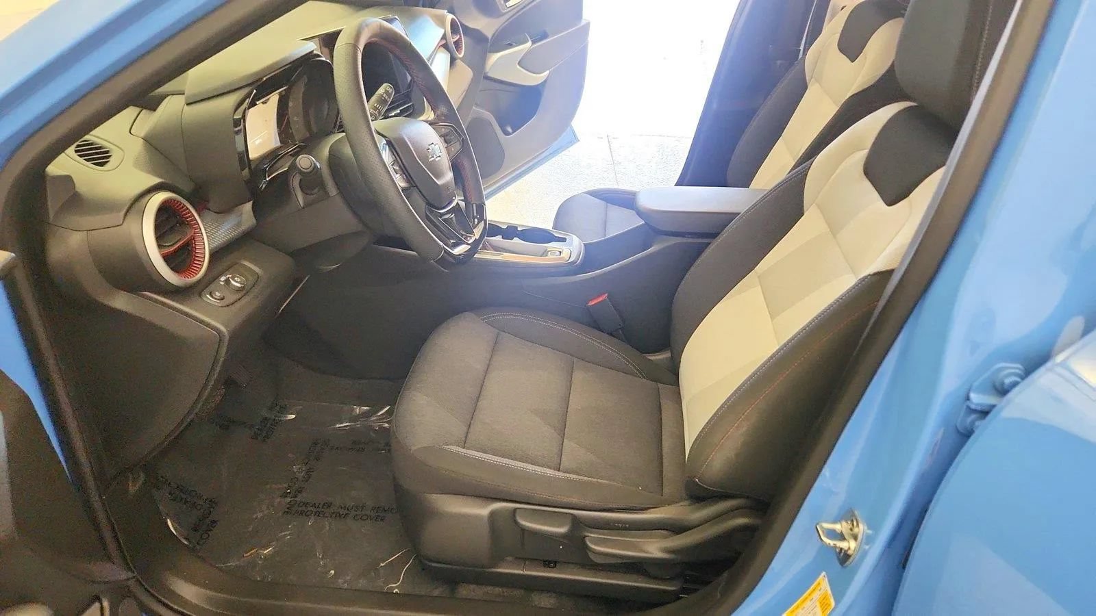 Used 2024 Chevrolet Trax RS w/ Sunroof Package FWD image 15