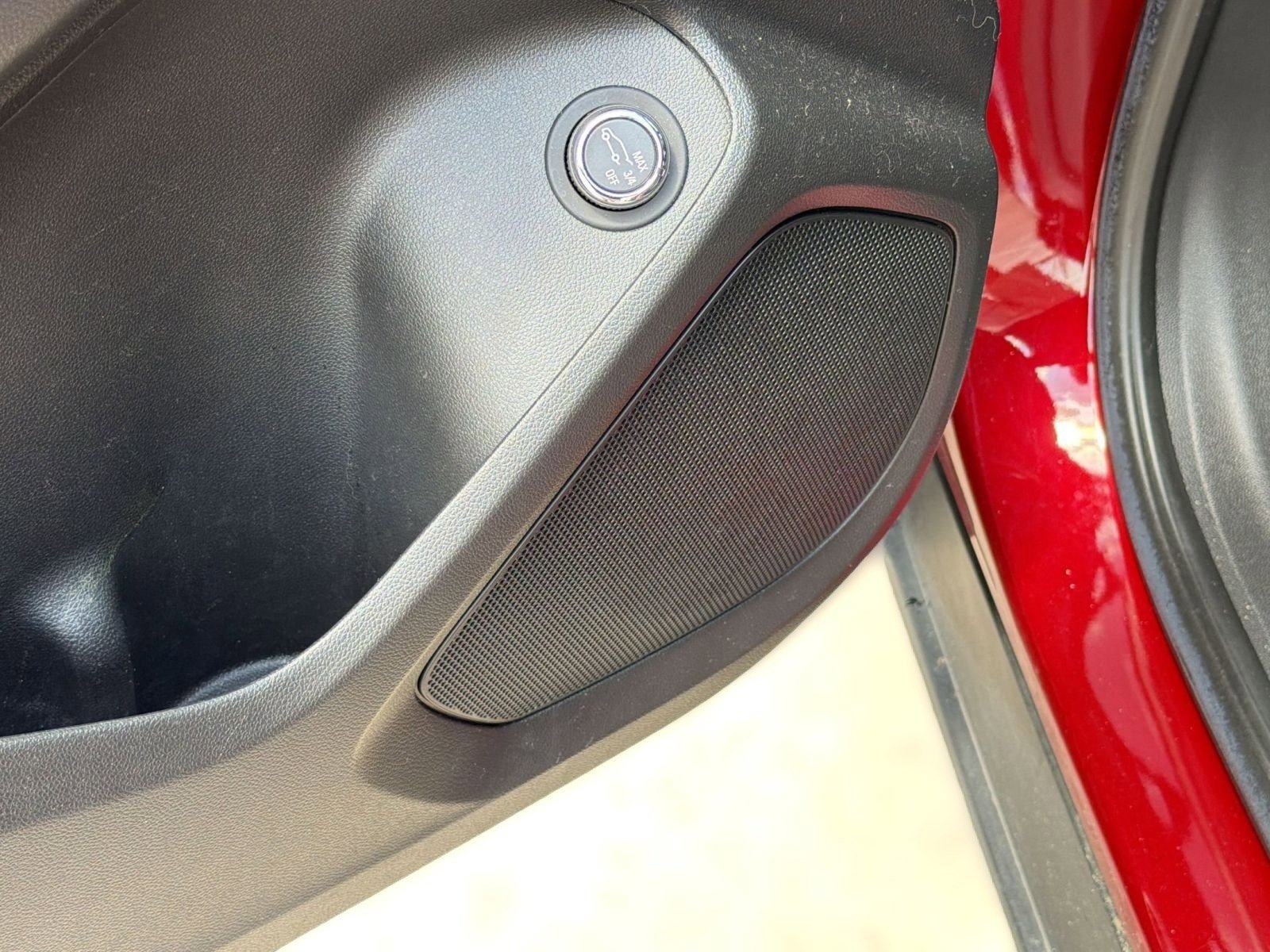 Used 2023 Chevrolet TrailBlazer RS w/ Sun and Liftgate Package FWD image 25