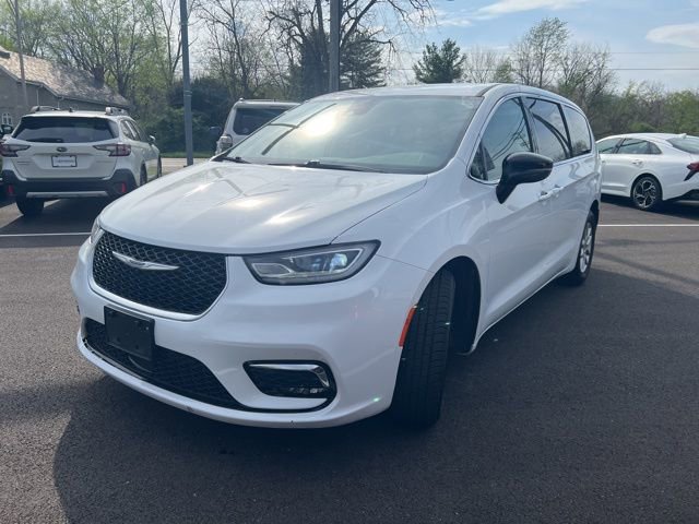 Used 2024 Chrysler Pacifica Touring-L FWD image 35