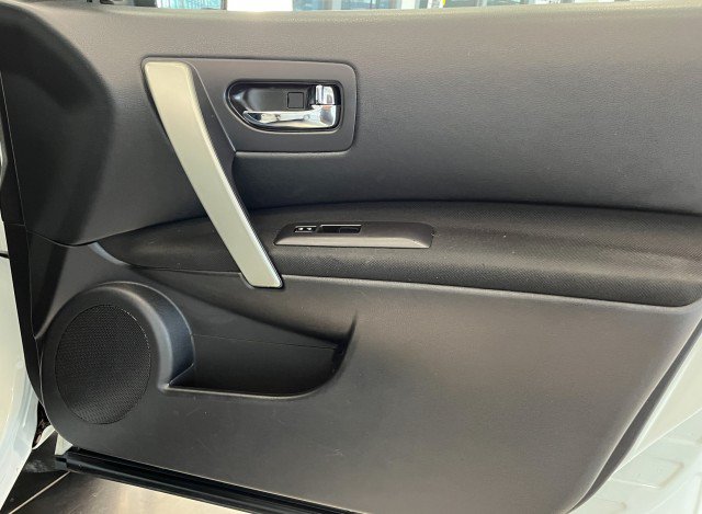 Used 2014 Nissan Rogue S AWD/4WD image 16