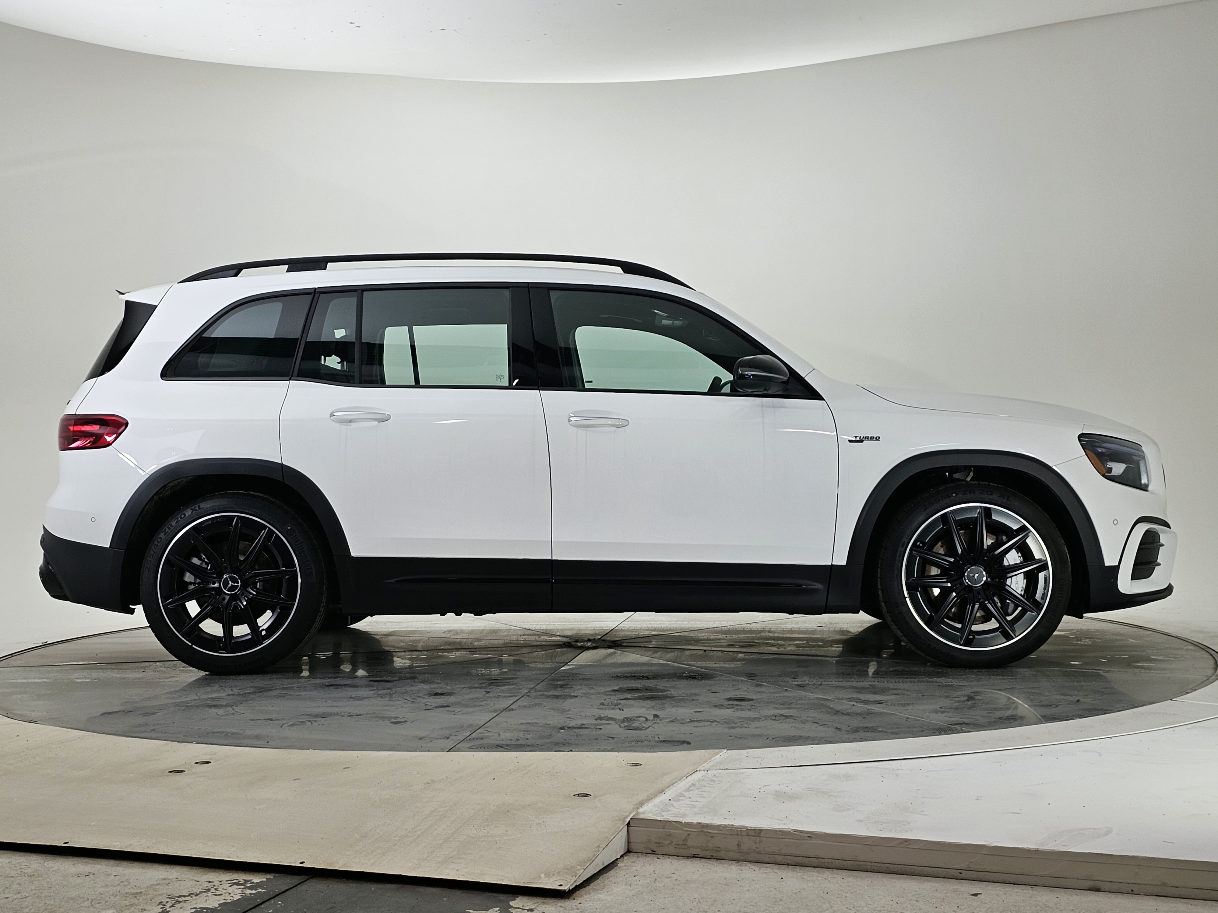 New 2026 Mercedes-Benz GLB 35 AMG 4MATIC image 2