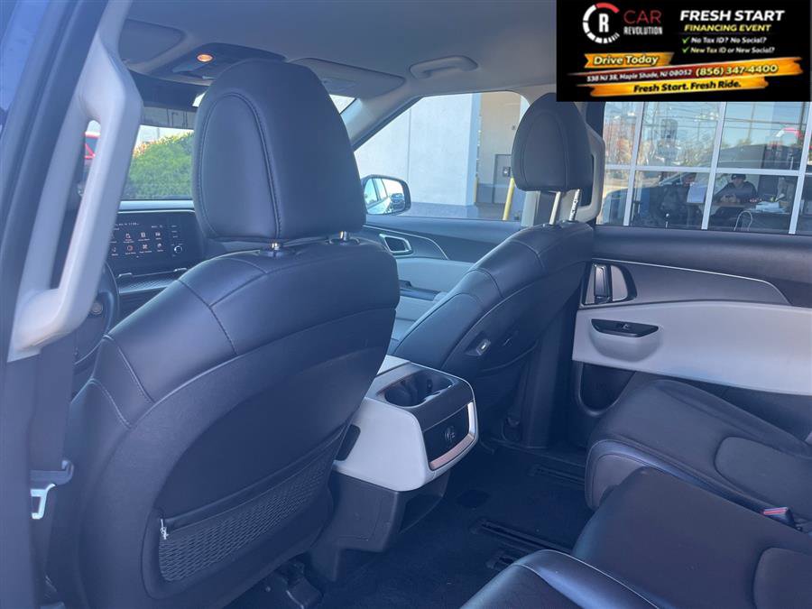 Used 2024 Kia Carnival LX image 24