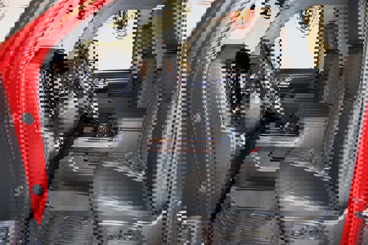 Used 2025 GMC Sierra 3500 SLT w/ SLT Premium Package image 44