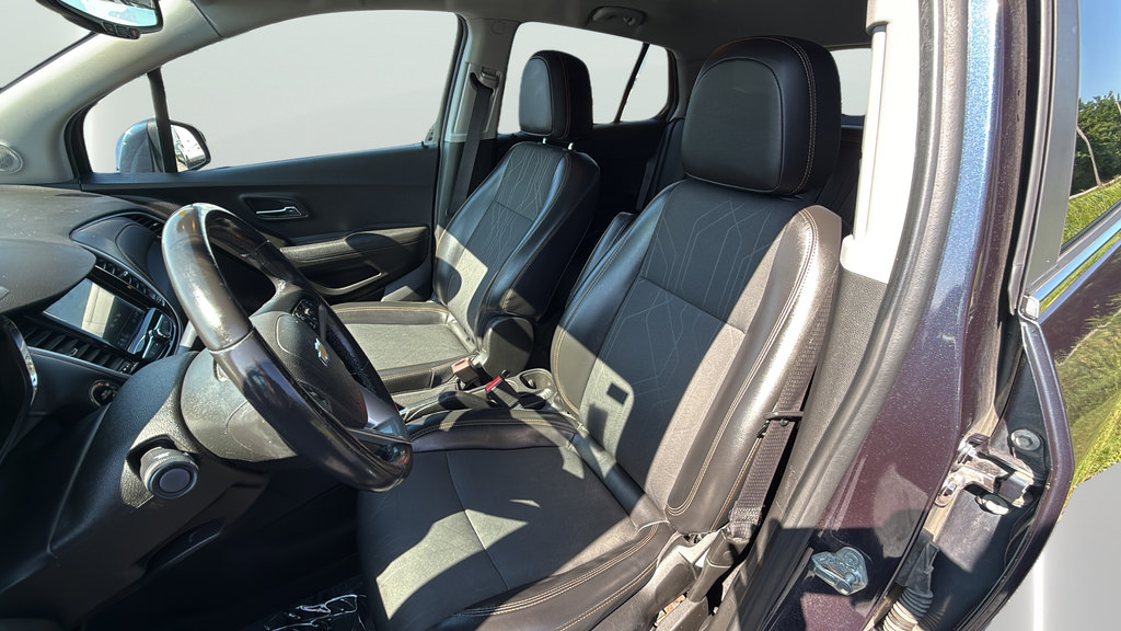 Used 2019 Chevrolet Trax LT w/ LT Convenience Package FWD image 22