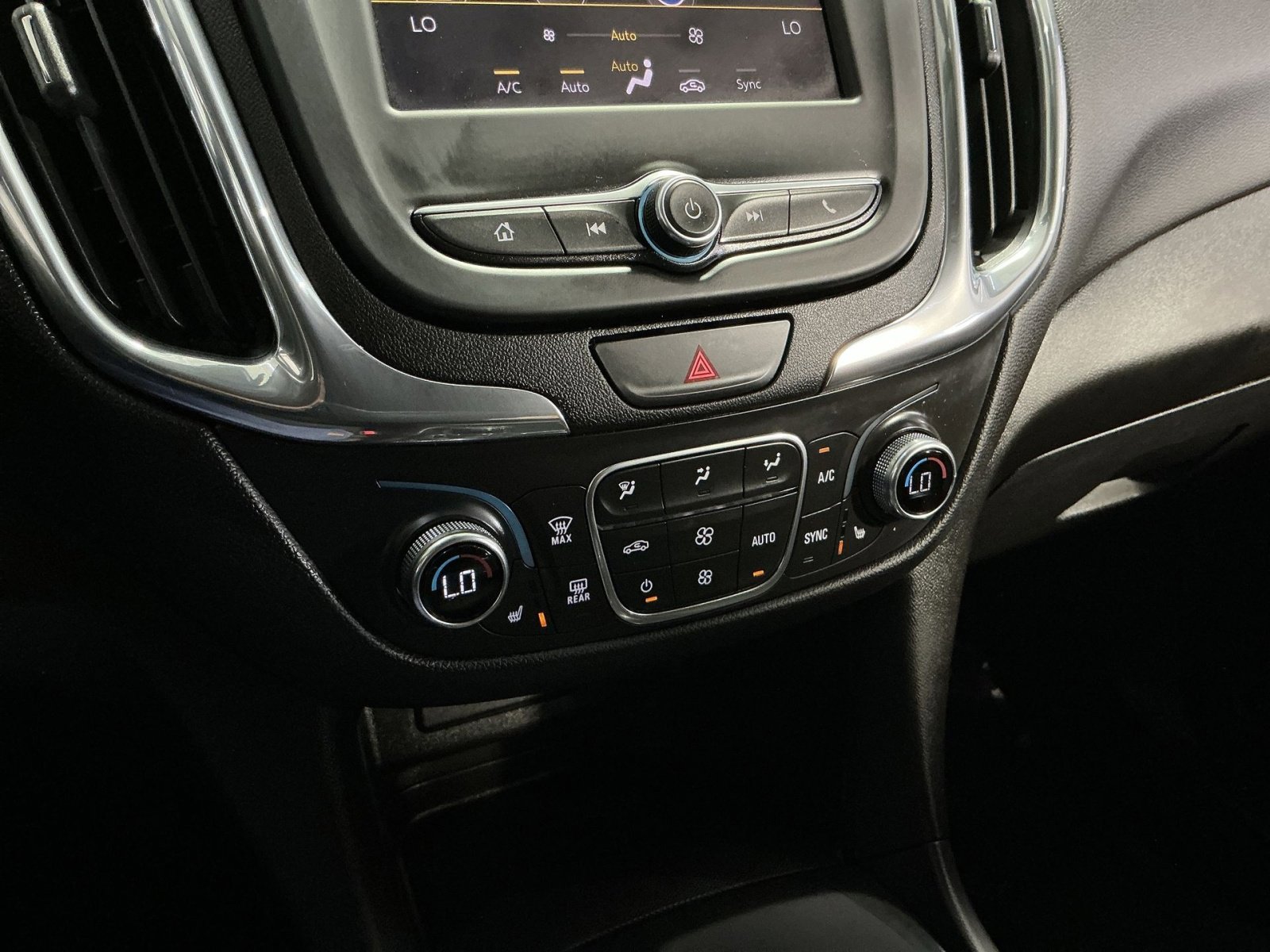 Used 2020 Chevrolet Equinox LT FWD image 22