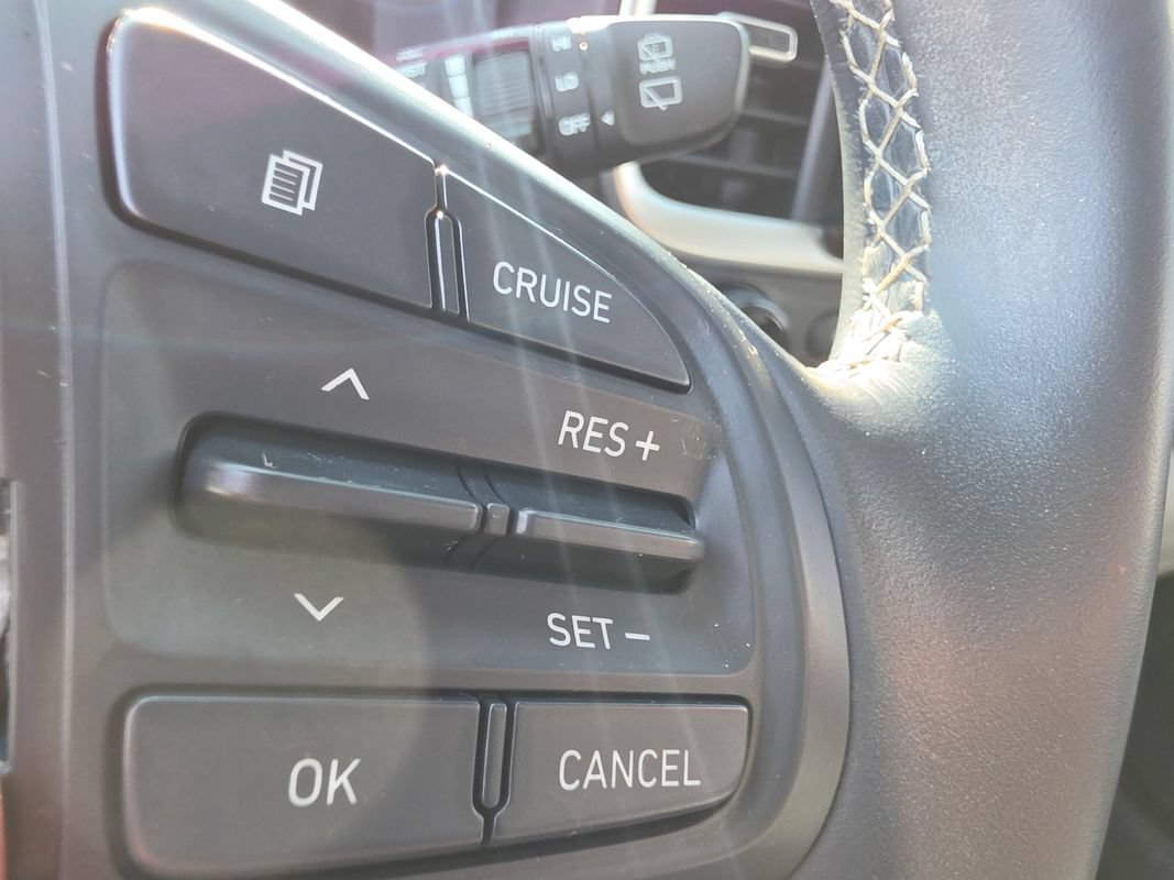 Used 2022 Hyundai Venue Limited FWD image 10