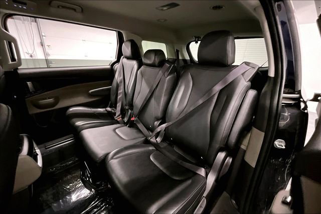 Used 2025 Kia Carnival FWD image 23