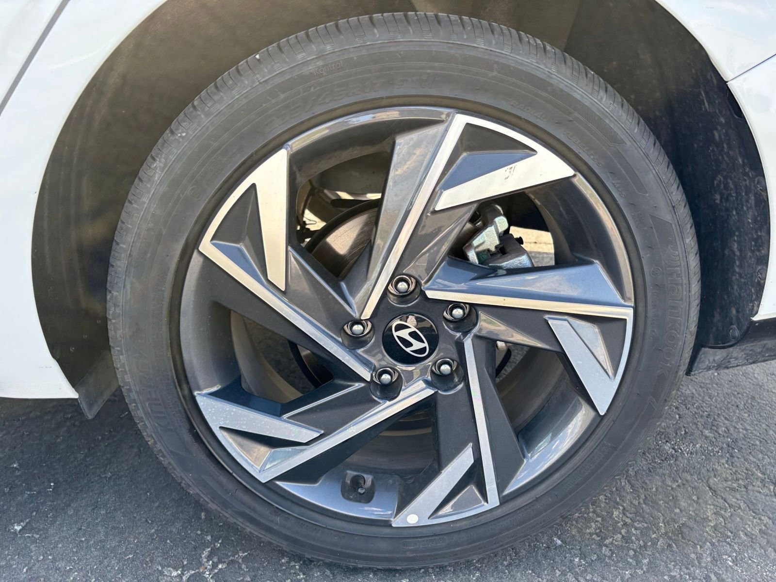 Used 2025 Hyundai Elantra SEL FWD image 31