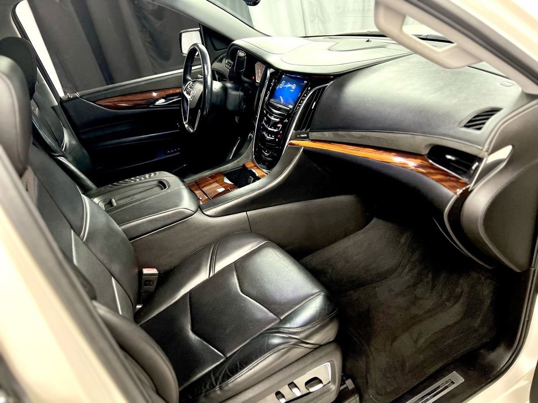 Used 2015 Cadillac Escalade Premium AWD/4WD image 21